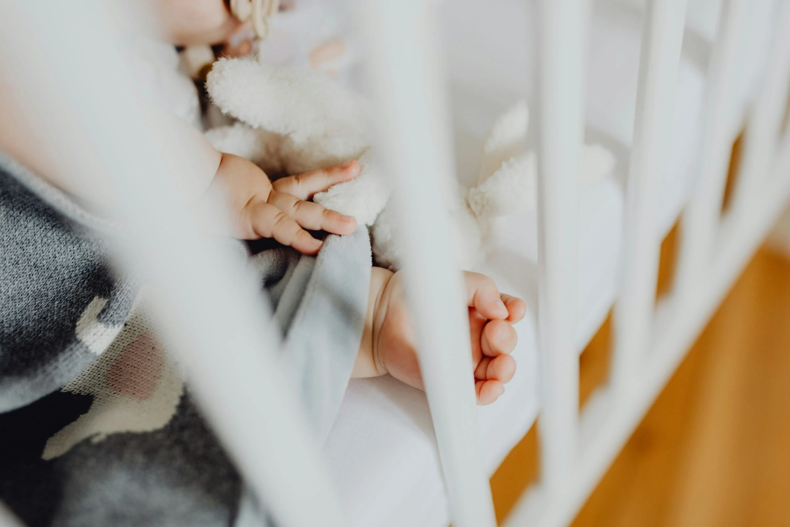 Best Transitional Swaddles & Sleep Sacks for Rolling Babies: Gentle Swaddle Weaning Guide